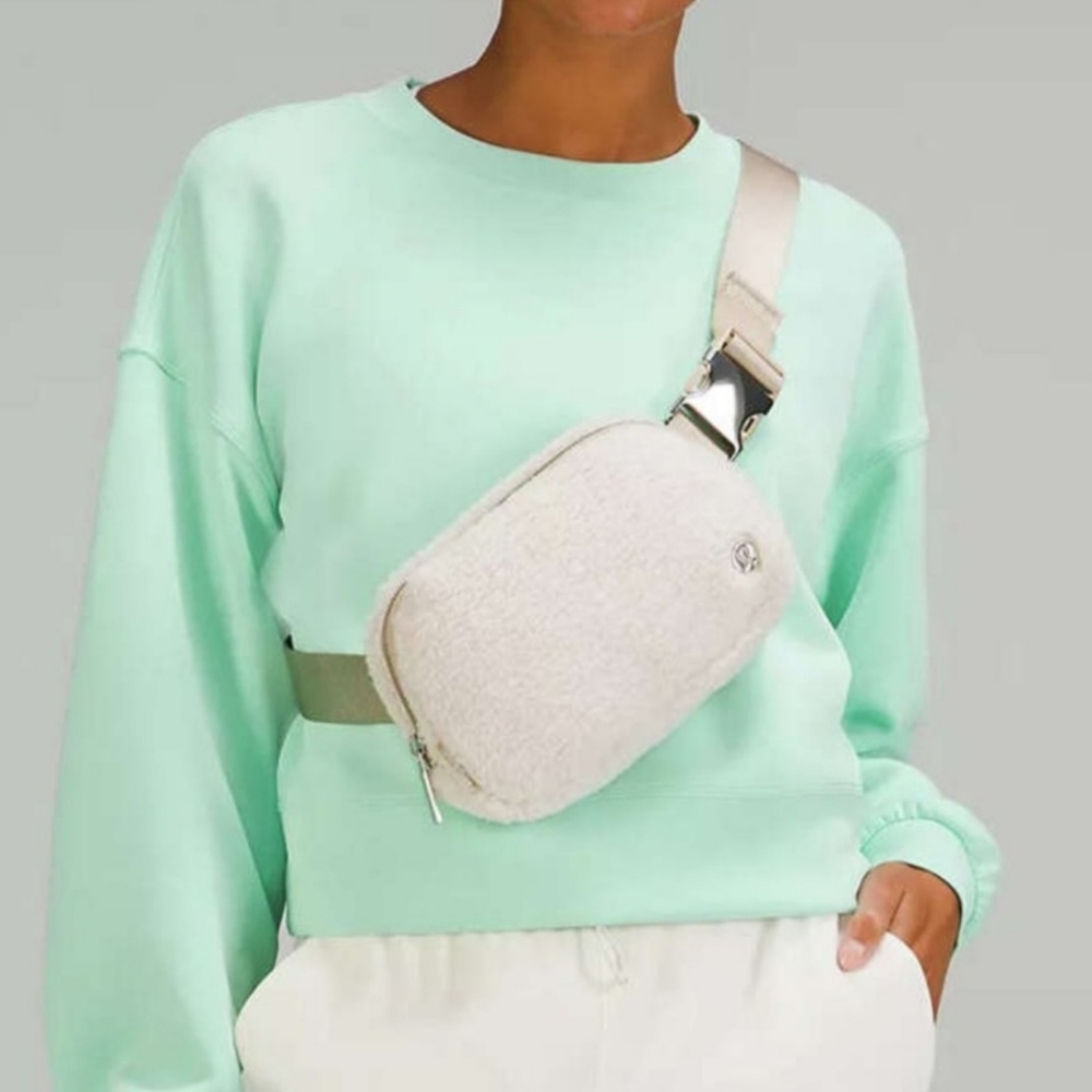 lululemon Fleece Sherpa Everywhere Belt Bag  (Light Ivory) EUC